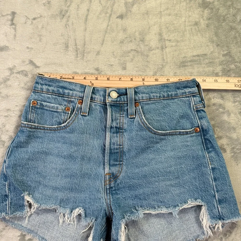 Levis 501 Original High Rise Denim Shorts Medium Wash Cut Off Size 26 56327-0251